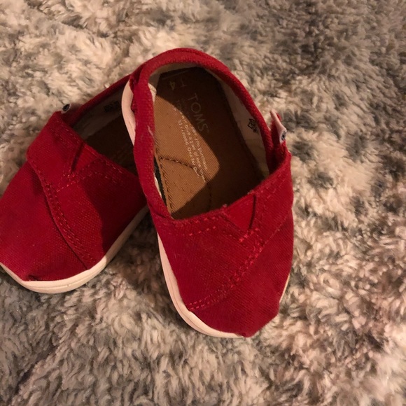 Toms - Picture 2 of 4